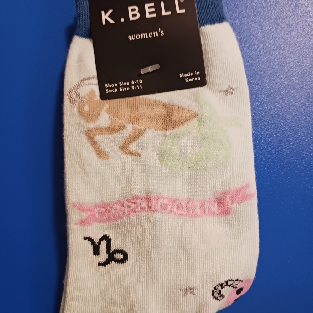 Aprico Capricorn Zodiac Socks - White and Pink